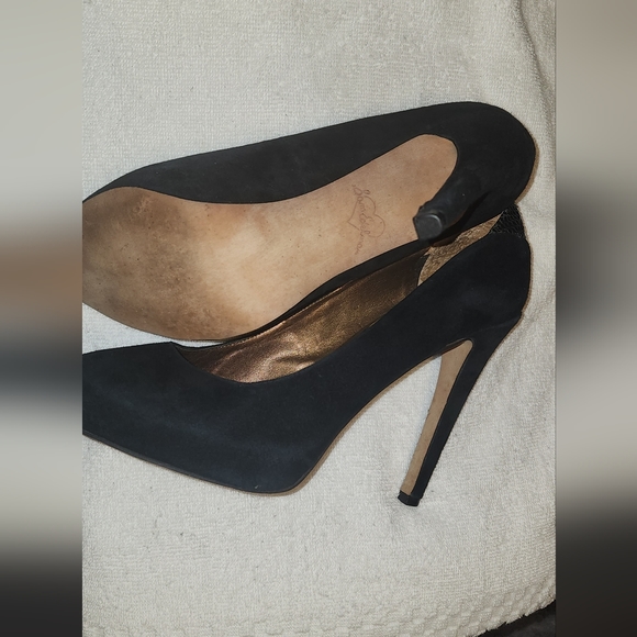 Shoes - Picture 2 of 4